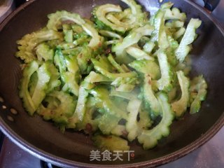 XO酱炒苦瓜的做法步骤：6