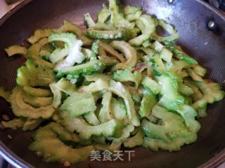 XO酱炒苦瓜的做法步骤：7