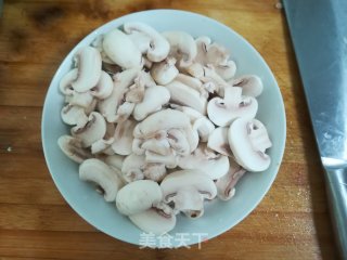 口蘑炒肉片的做法步骤：3