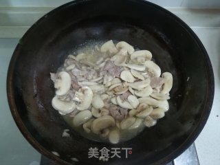 口蘑炒肉片的做法步骤：7