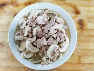 口蘑炒肉片的做法步骤：8