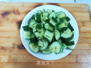 拌黄瓜的做法步骤：2