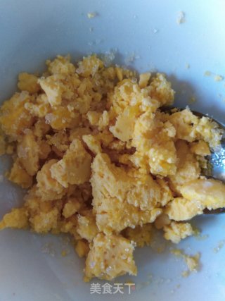 鸡蛋黄酥饼干的做法步骤：2