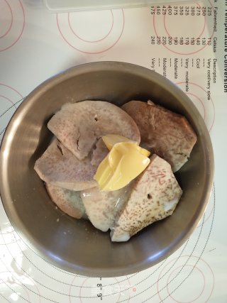 枸杞芋泥软欧的做法步骤：1