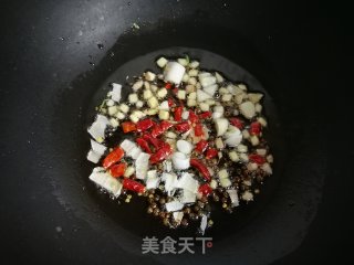 香菇卤捞刀削面的做法步骤：5
