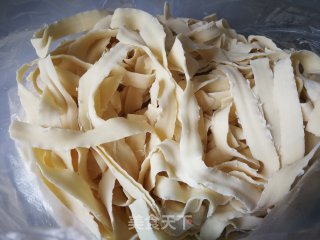 香菇卤捞刀削面的做法步骤：13