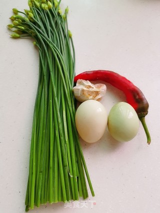 韭菜花炒鸡蛋的做法步骤：1