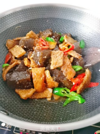 红薯粉烧肉片的做法步骤：23