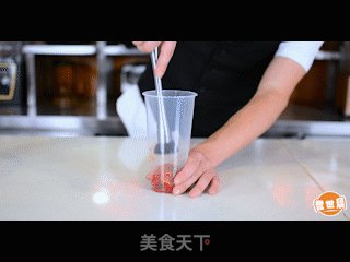 誉世晨奶茶培训——香茅莓果教程的做法步骤：2