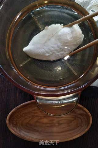 麻辣鸡丝凉面的做法步骤：1