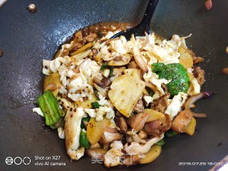 五花肉炒包包菜土豆的做法步骤：5