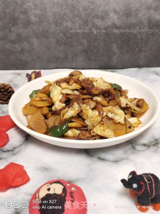 五花肉炒包包菜土豆的做法步骤：6