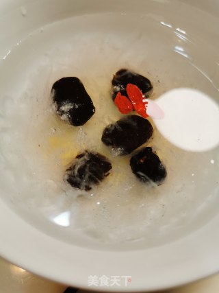 阿胶枣燕窝羹的做法步骤：4