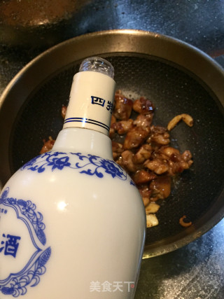 双袍菇炒鸡腿的做法步骤：6