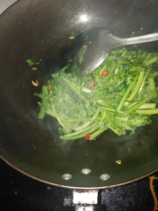 清炒茼蒿的做法步骤：4