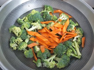 时蔬炒肉的做法步骤：3