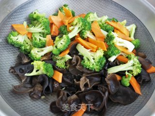 时蔬炒肉的做法步骤：8