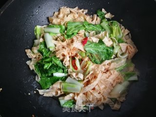 小白菜炒人造肉的做法步骤：8