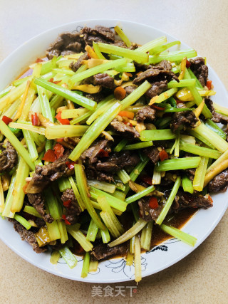 牛肉炒芹菜的做法步骤：9