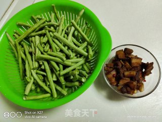 肉片炒豆角的做法步骤：1