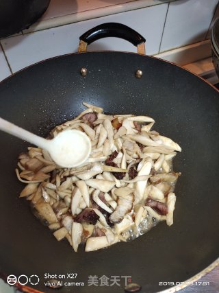 五花肉炒杏鲍菇的做法步骤：5