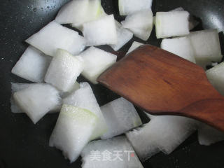 开洋冬瓜汤的做法步骤：2