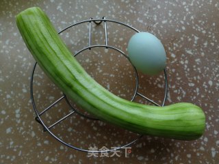 丝瓜鸭蛋面的做法步骤：1
