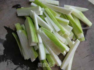 丝瓜鸭蛋面的做法步骤：2