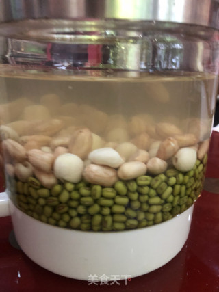 牛奶绿豆沙的做法步骤：1