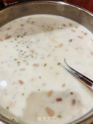 牛奶绿豆沙的做法步骤：2