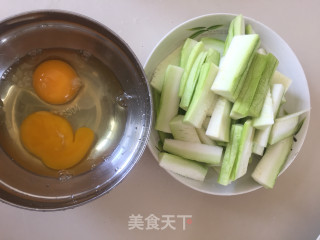 丝瓜炒鸡蛋的做法步骤：2