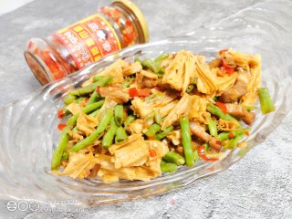 豆角炒五花肉腐竹的做法步骤：6