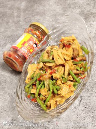 豆角炒五花肉腐竹的做法步骤：7