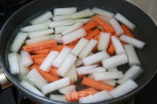 冬瓜炒胡萝卜的做法步骤：3