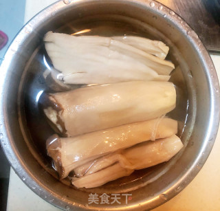 手撕杏鲍菇的做法步骤：2