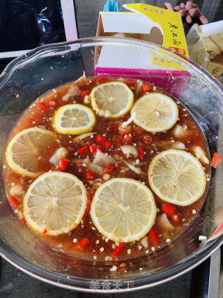 网红酸辣无骨鸡爪的做法步骤：2
