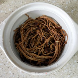 茶树菇炖鸡的做法步骤：9