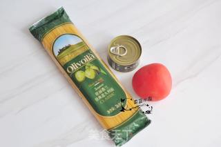 金枪鱼意面的做法步骤：1