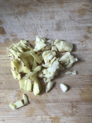 河虾炒韭菜的做法步骤：3