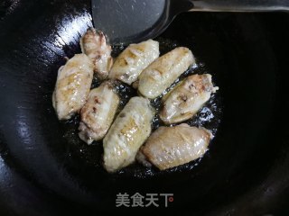 香辣鸡翅盖豆芽的做法步骤：1