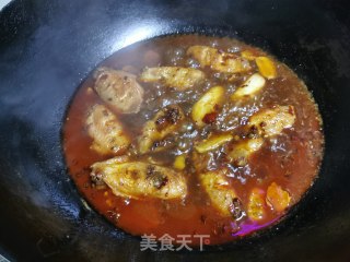 香辣鸡翅盖豆芽的做法步骤：2