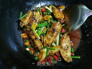 香辣鸡翅盖豆芽的做法步骤：3