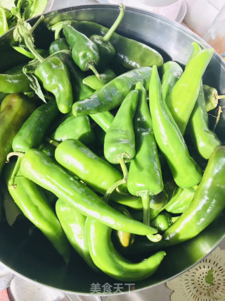 牛肉焖辣椒的做法步骤：2