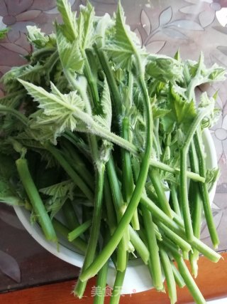 清炒南瓜蔓的做法步骤：2