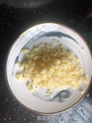 蒜蓉海鲜菇的做法步骤：2