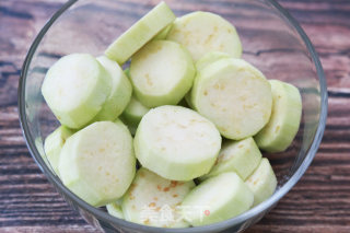 煎茄饼的做法步骤：1