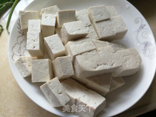 豆腐砂锅鸡的做法步骤：1
