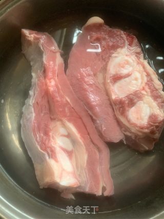卤牛肉的做法步骤：1