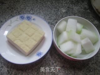 老豆腐烧冬瓜的做法步骤：1