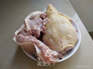 猪肉鸭肉煲的做法步骤：1